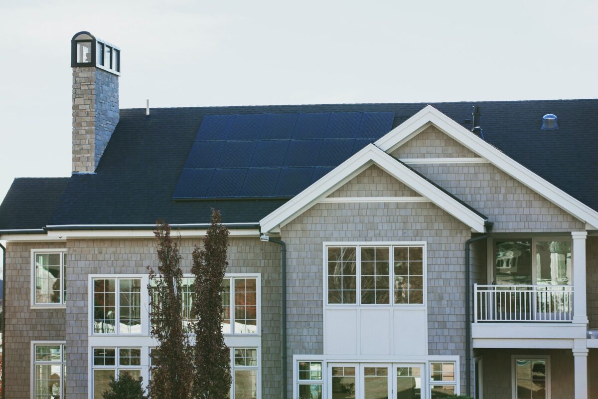 Få dit hjem til at køre på grøn energi – få et solcelletag fra Ennogie