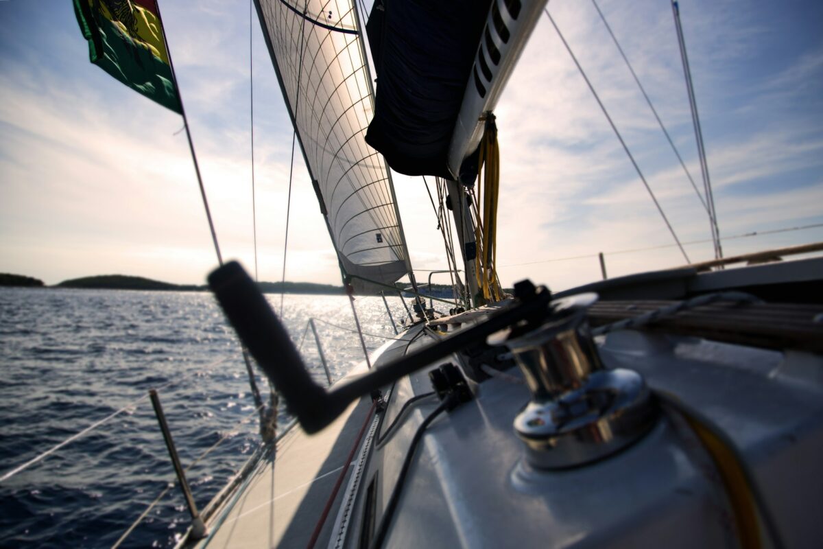 Navigér med selvtillid med Raymarine udstyr ombord